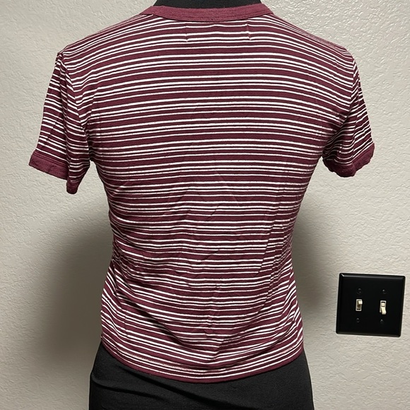 Gypsy Warrior Burgundy and White Striped Short Sleeve Crop Top W Skull Patch XS - Picture 4 of 5
